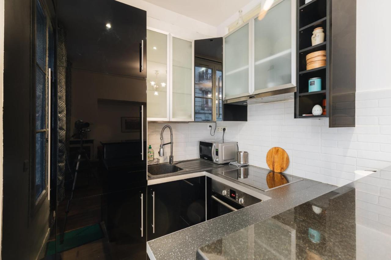 34m Well Located - Montmartre District Apartment *